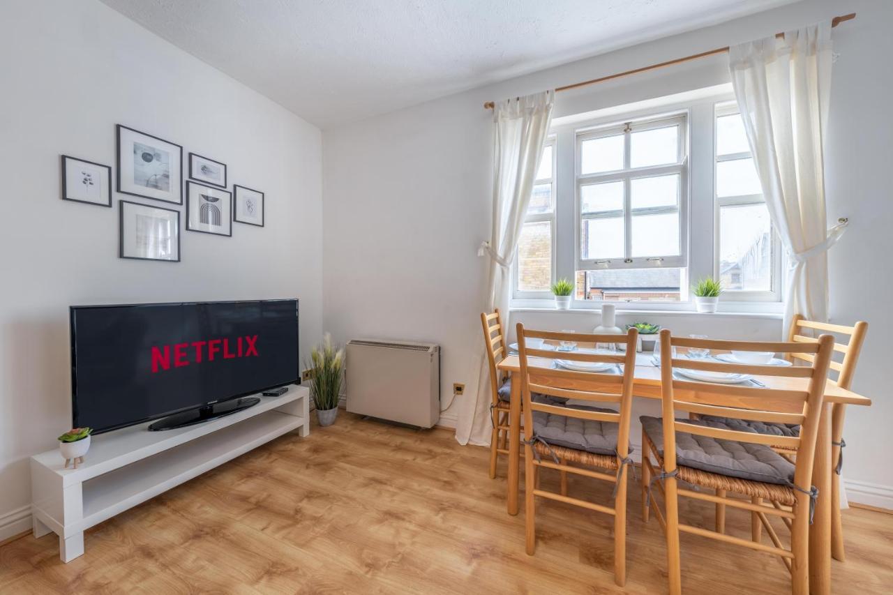 Stansted Airport & Bishops Stortford Town Centre Professional Apartment Bishop's Strotford Exterior foto