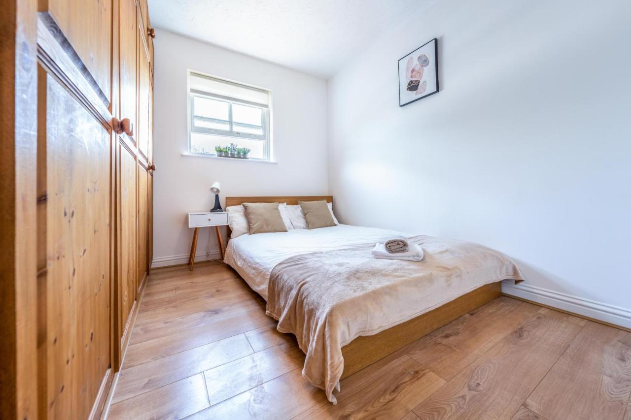 Stansted Airport & Bishops Stortford Town Centre Professional Apartment Bishop's Strotford Exterior foto