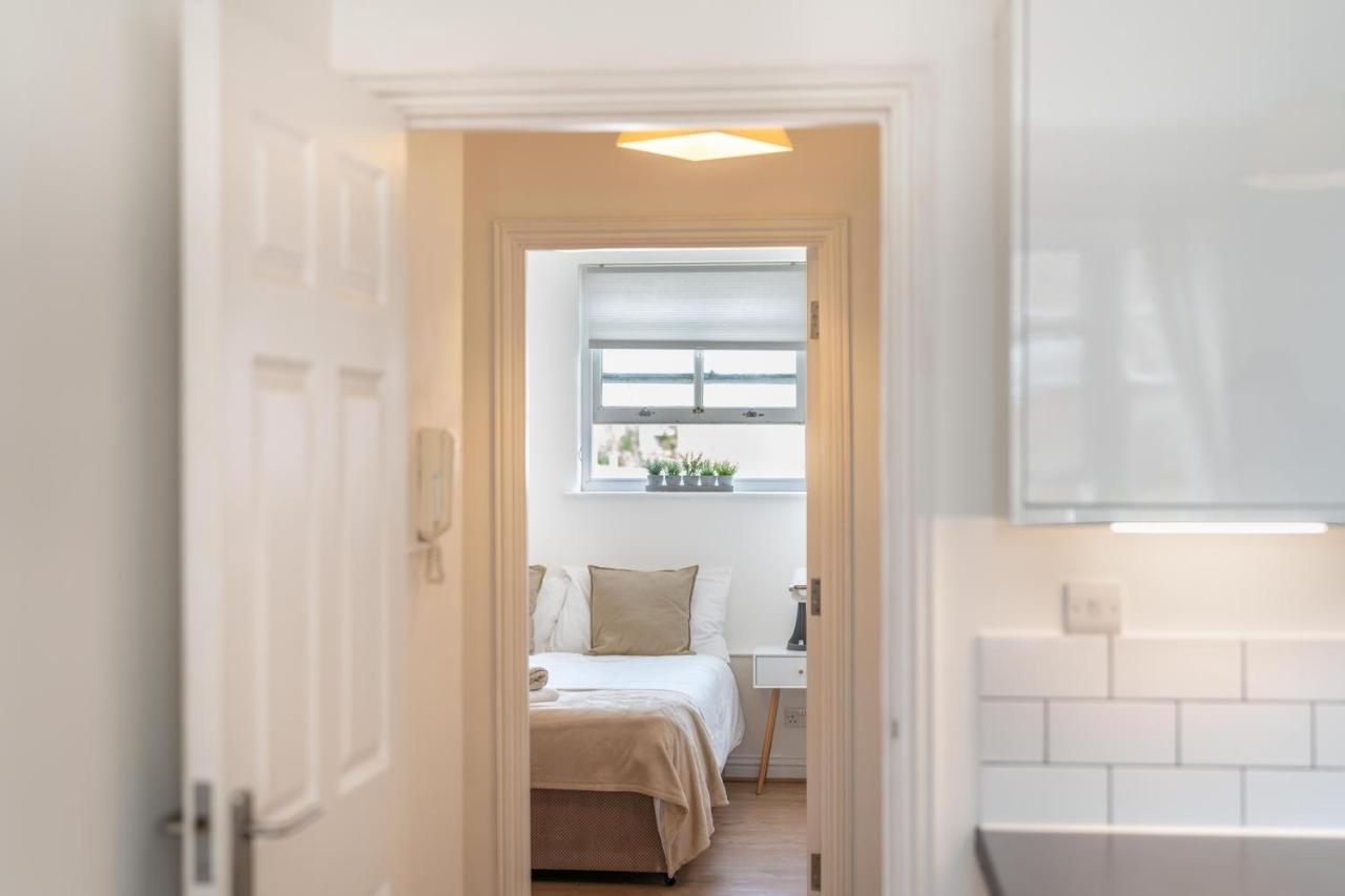 Stansted Airport & Bishops Stortford Town Centre Professional Apartment Bishop's Strotford Exterior foto